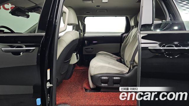 Kia Canival 2021 — photo 18