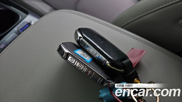 Kia Canival 2021 — photo 23