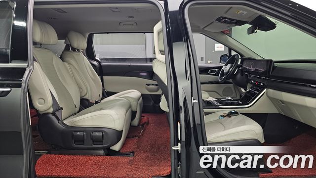 Kia Canival 2021 — photo 16