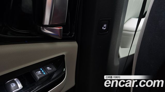 Kia Canival 2021 — photo 28