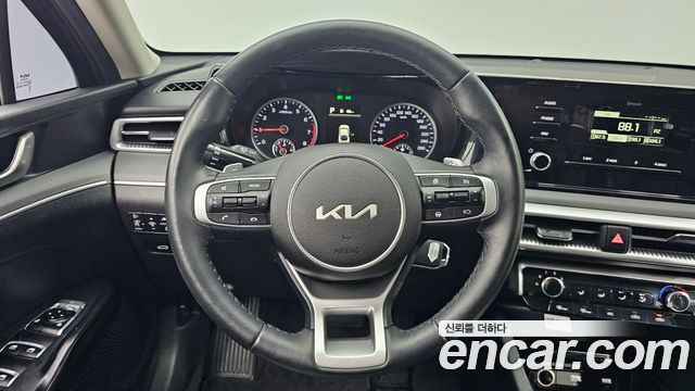 Kia K5 2023 — photo 12