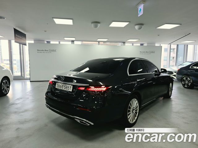 Mercedes-Benz E-Class 2023 — photo 2