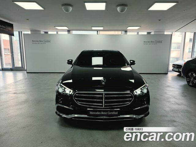 Mercedes-Benz E-Class 2023 — photo 3