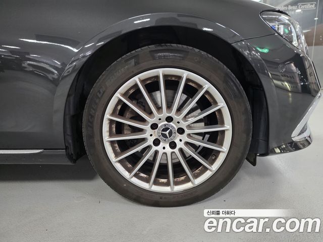 Mercedes-Benz E-Class 2023 — photo 5