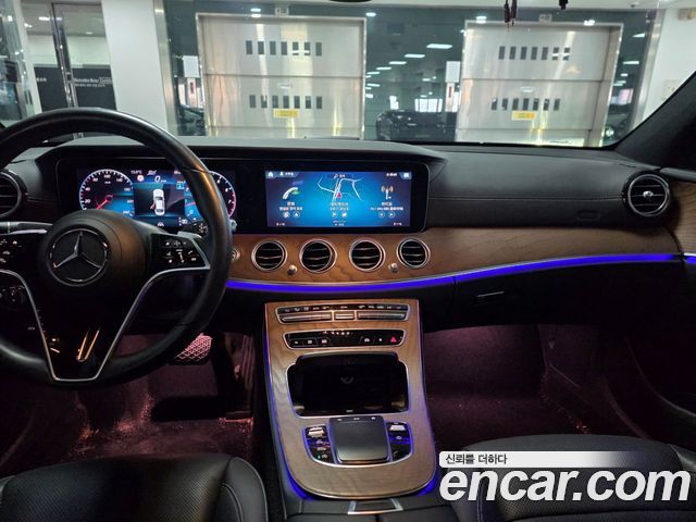Mercedes-Benz E-Class 2023 — photo 7