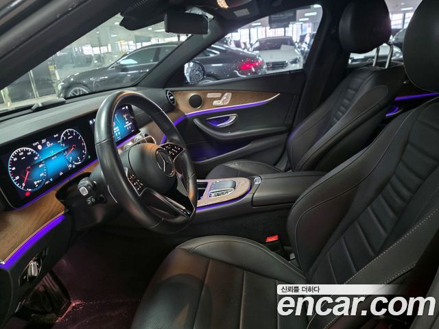 Mercedes-Benz E-Class 2023 — photo 10