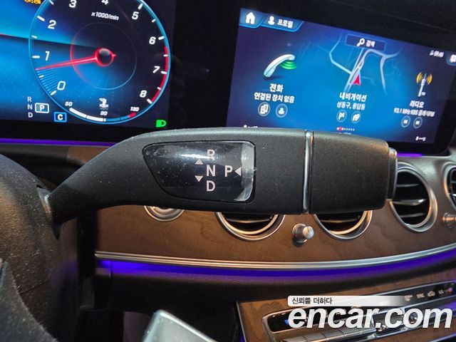 Mercedes-Benz E-Class 2023 — photo 13