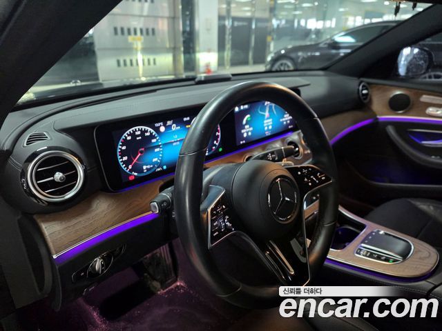 Mercedes-Benz E-Class 2023 — photo 14