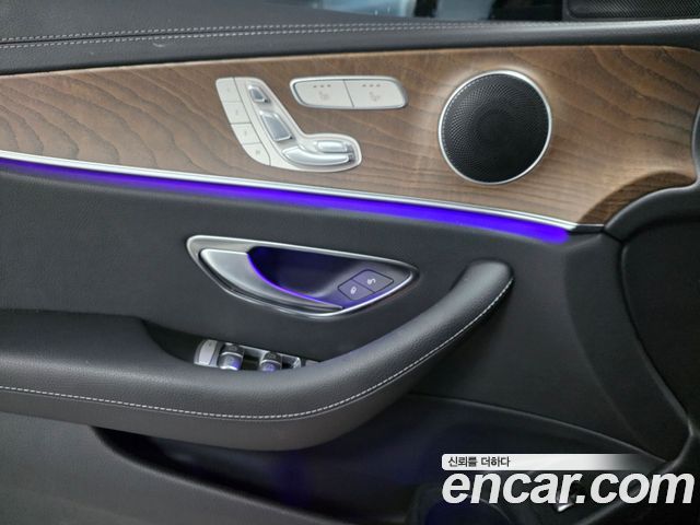 Mercedes-Benz E-Class 2023 — photo 15