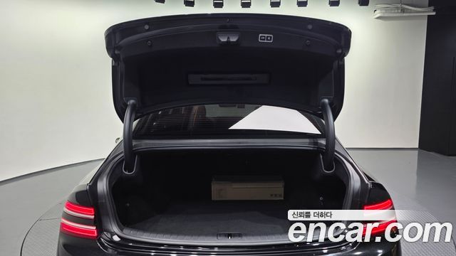 Genesis G80 2022 — photo 26