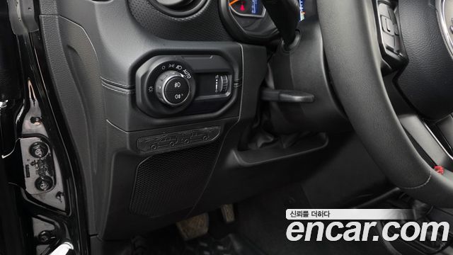 Jeep Wrangler 2024 — photo 24