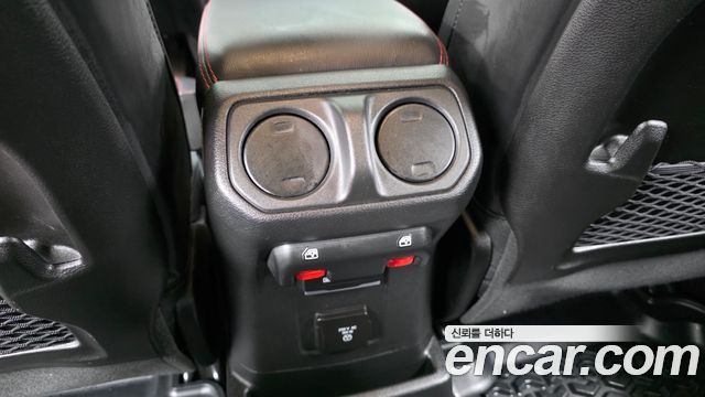 Jeep Wrangler 2024 — photo 25