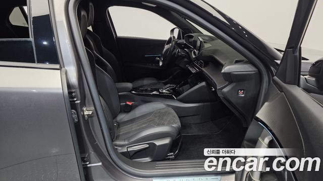 Peugeot 2008 2021 — photo 17
