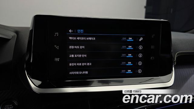 Peugeot 2008 2021 — photo 23