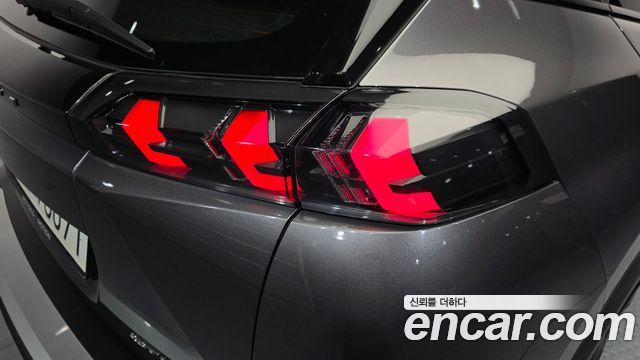 Peugeot 2008 2021 — photo 9