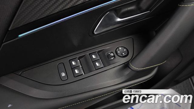 Peugeot 2008 2021 — photo 27