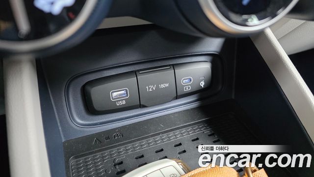 Hyundai Venue 2023 — photo 30