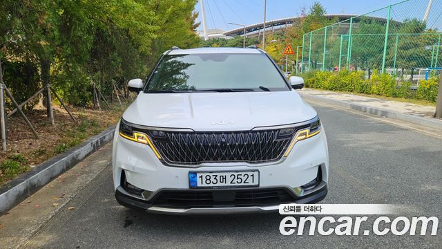 Kia Canival 2023 — photo 1