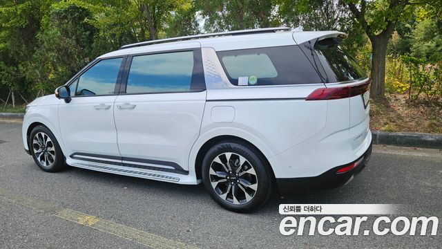 Kia Canival 2023 — photo 3