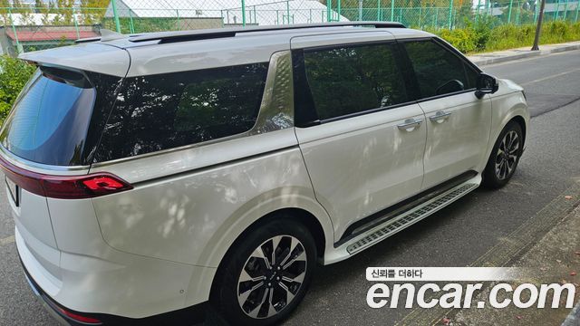 Kia Canival 2023 — photo 4