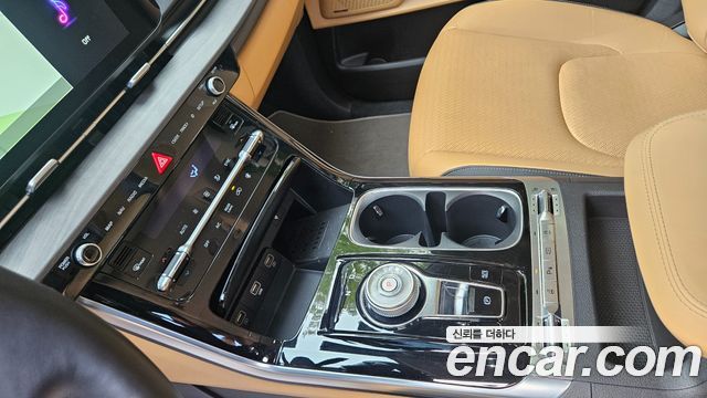 Kia Canival 2023 — photo 9