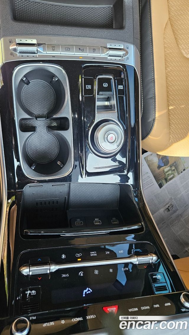 Kia Canival 2023 — photo 19