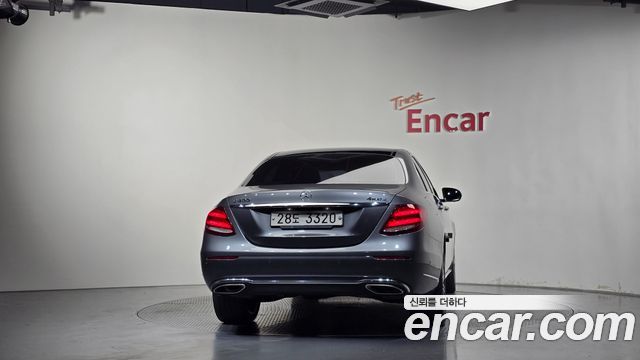 Mercedes-Benz E-Class 2017 — photo 4