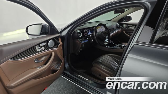 Mercedes-Benz E-Class 2017 — photo 10