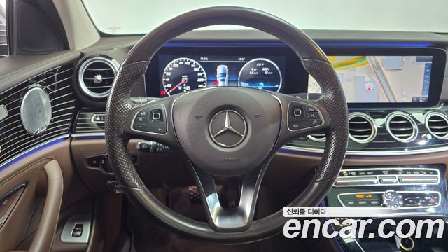 Mercedes-Benz E-Class 2017 — photo 13