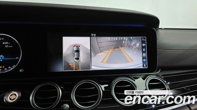 Mercedes-Benz E-Class 2017 — photo 14