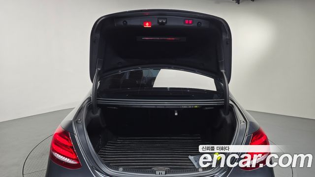 Mercedes-Benz E-Class 2017 — photo 18
