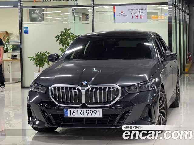 BMW 5-Series 2026 — photo 1