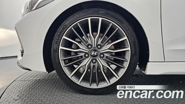 Hyundai AVANTE 2017 — photo 5