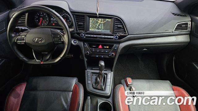 Hyundai AVANTE 2017 — photo 10