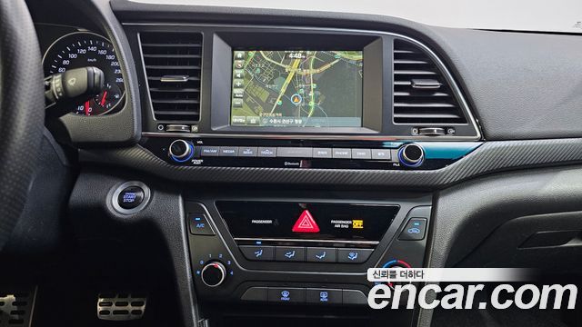 Hyundai AVANTE 2017 — photo 19