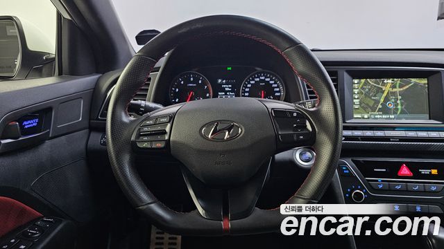 Hyundai AVANTE 2017 — photo 20