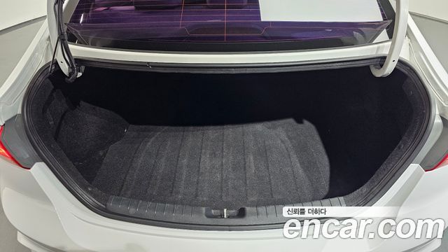 Hyundai AVANTE 2017 — photo 24