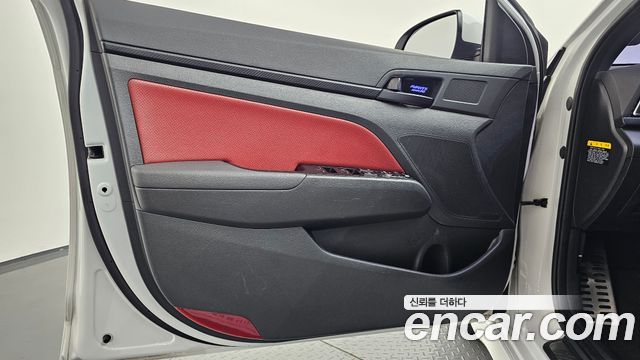 Hyundai AVANTE 2017 — photo 14