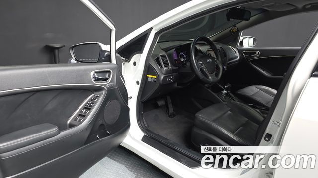 Kia K3 2014 — photo 10