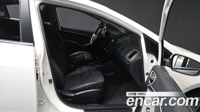 Kia K3 2014 — photo 11