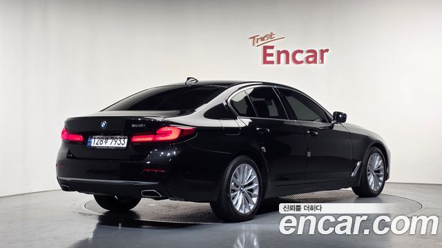 BMW 5-Series 2023 — photo 2