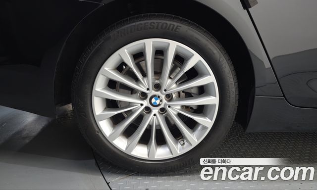 BMW 5-Series 2023 — photo 5