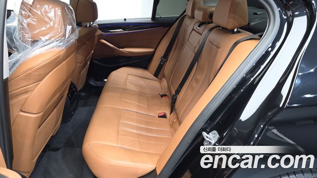 BMW 5-Series 2023 — photo 17