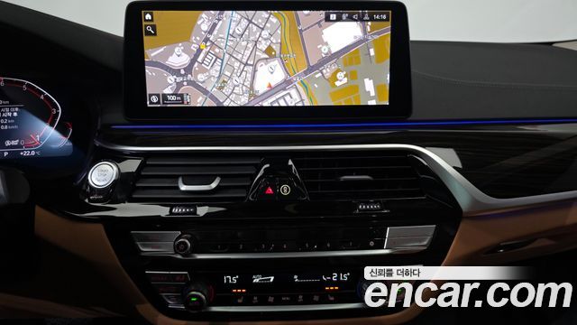 BMW 5-Series 2023 — photo 18