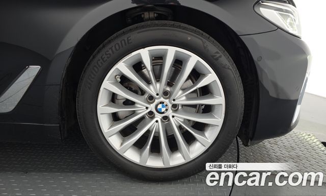 BMW 5-Series 2023 — photo 7