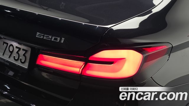 BMW 5-Series 2023 — photo 9
