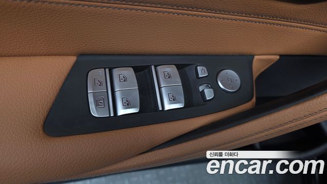 BMW 5-Series 2023 — photo 29