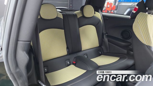 Mini Cooper 2023 — photo 17