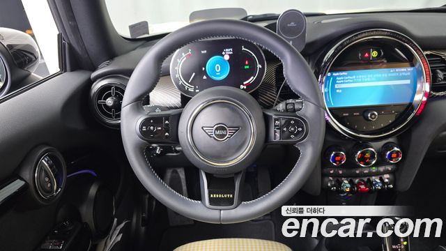 Mini Cooper 2023 — photo 18