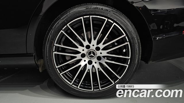 Mercedes-Benz C-Class 2024 — photo 7